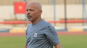 العجوز بمدرجات استاد جهاز الرياضة فى لقاء الإسماعيلى والطلائع.. اعرف السبب