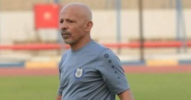 العجوز بمدرجات استاد جهاز الرياضة فى لقاء الإسماعيلى والطلائع.. اعرف السبب