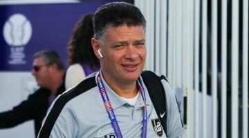 اتحاد الكرة: أحمد رمضان مستمر فى تدريب منتخب الكرة النسائية