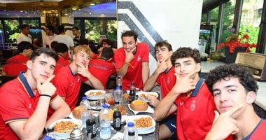 لاعبو منتخب إسبانيا “وصيف بطولة العالم لليد” يتناولون كشري فى وسط البلد.. صور