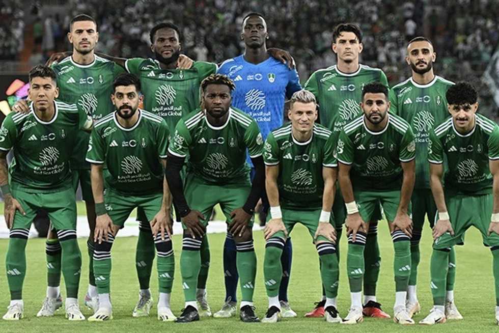 مدافع الأهلي السعودي مطلوب في الدوري التركي