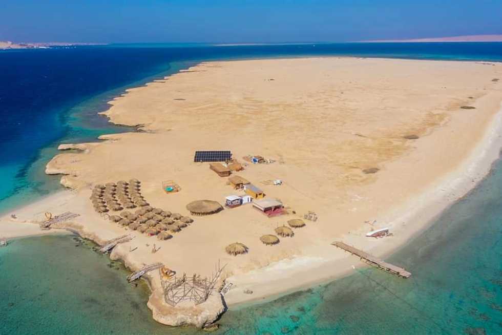 جوهرة الجزر البحرية.. «مجاويش» أيقونة السياحة البيئية بالغردقة