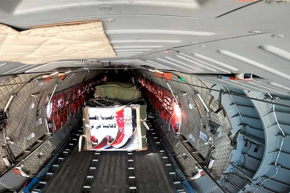 الهلال الأحمر المصري يدفع بـ4 آلاف طن مساعدات غذائية وإغاثية في «زاد العزة» الـ22 إلى غزة