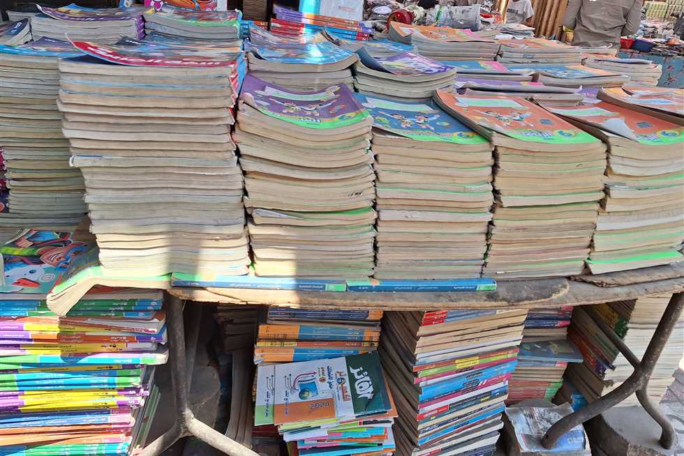 هل تمنع وزارة التربية والتعليم الكتب الخارجية العام المقبل؟ (فيديو)