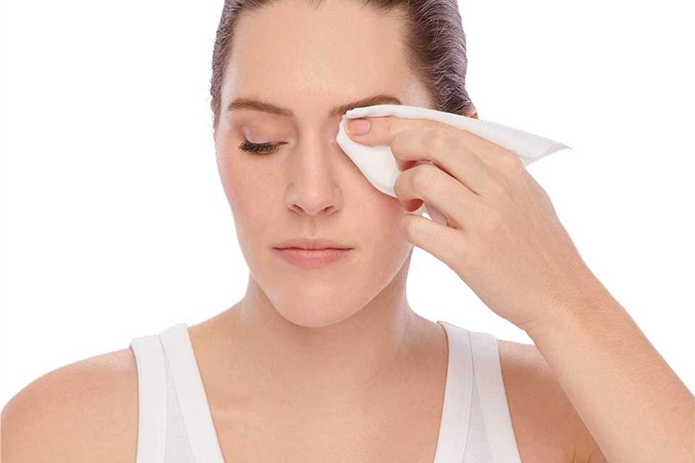 حليب التنظيف أم ماء الميسيلار؟ الدليل الكامل لاختيار الأنسب لبشرتك