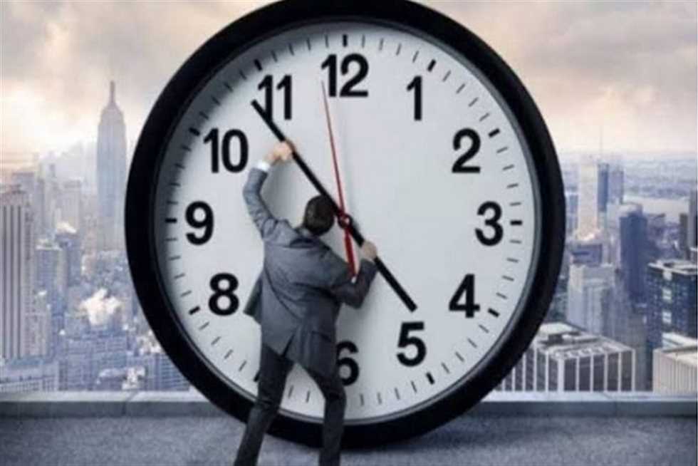 موعد تطبيق التوقيت الشتوي 2025.. اعرف متى يتم تأخير الساعة 60 دقيقة في مصر (تفاصيل)