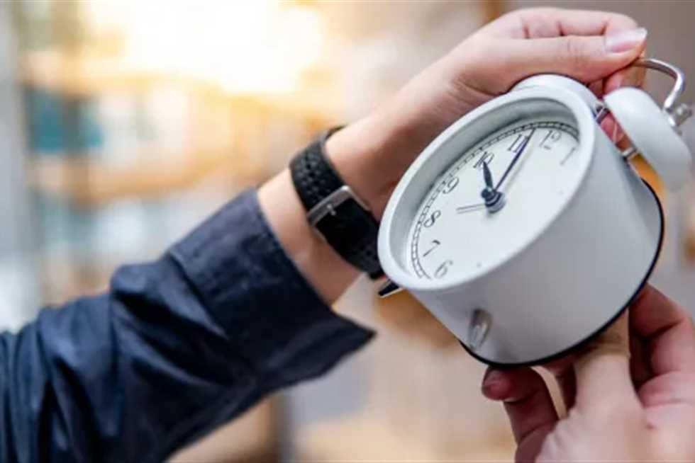 رسميا.. موعد تغيير الساعة وبدء تطبيق التوقيت الشتوي 2025 في مصر