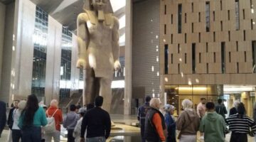 «السياحة والآثار» تتنازل عن البلاغ المقدم ضد مصمم فيديو المتحف المصري الكبير