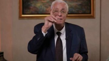 «كارثة ويسبب الوفاة».. حسام موافي يحذر من العلاج بالأعشاب