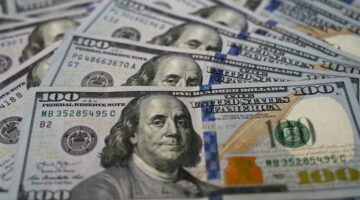 سعر الدولار والعملات اليوم الثلاثاء 19-8-2025 بنهاية تعاملات البنك الأهلي (آخر تحديث)