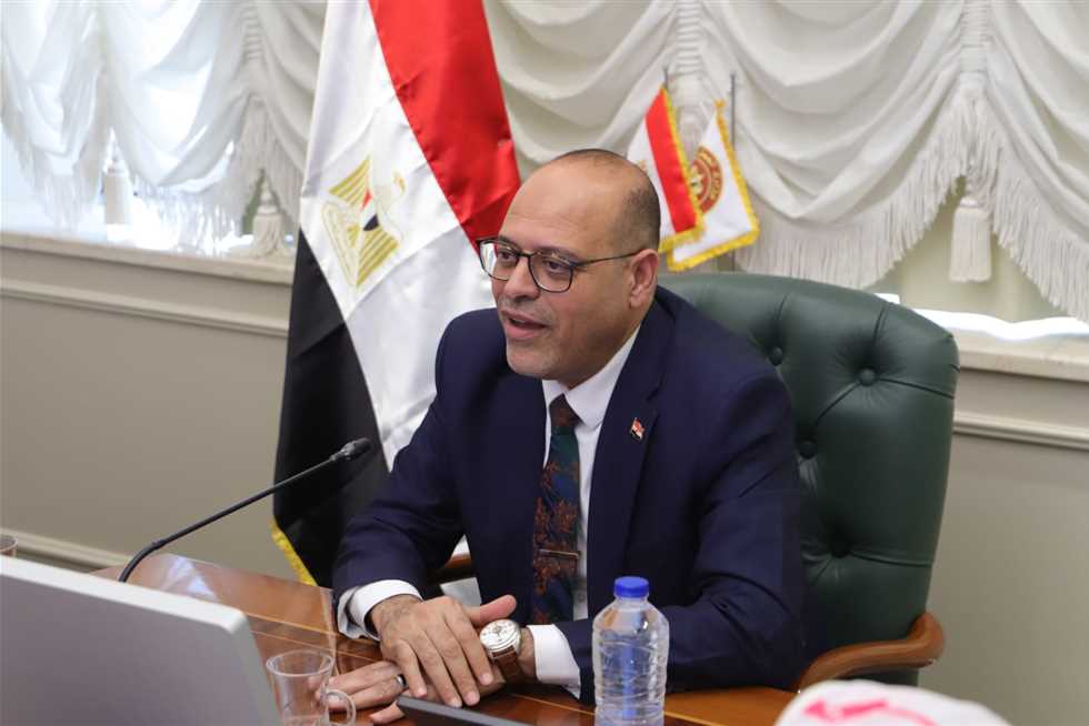 «جبران» يكشف تفاصيل بنود قانون العمل الجديد الخاصة بـ المرأة