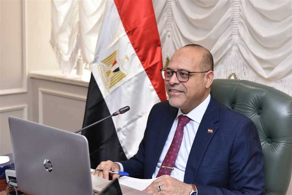 «يدخل حيز التنفيذ في سبتمبر».. وزير العمل: رضا بين الأطراف حول قانون العمل الجديد