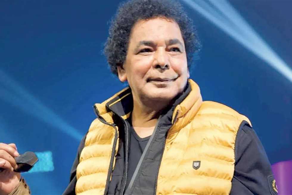 مصطفى كامل: الكينج محمد منير بصحة جيدة ويتواجد في منزله
