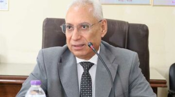 رئيس جامعة المنيا يترأس لجنة اختيار عميد كلية الآداب