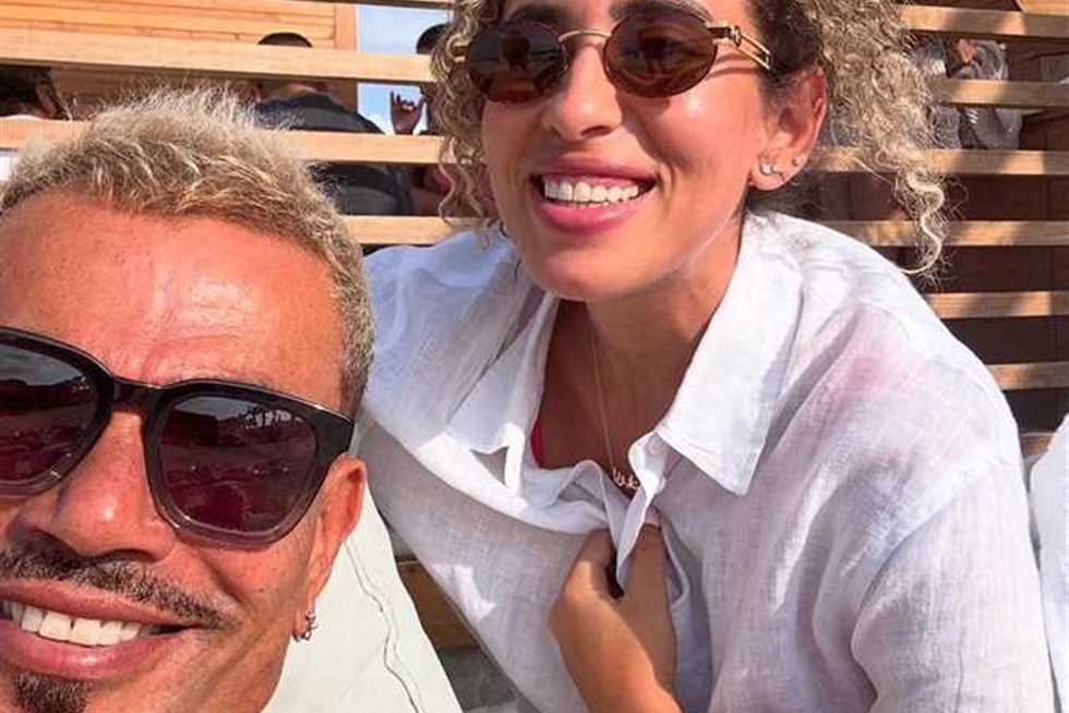«شاعرة جامدة».. عمرو دياب يوجه رسالة لمنة القيعي خلال حفله بالساحل الشمالي (فيديو)