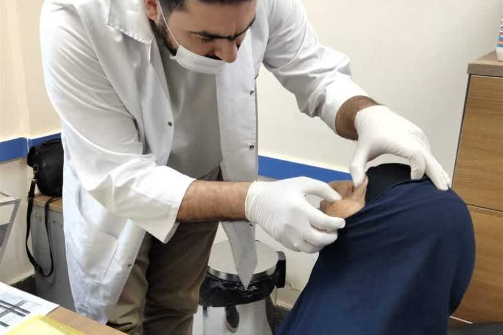 3339 خدمة طبية مجانية لأهالي نزلة البرقي ضمن قوافل حياة كريمة ببني سويف