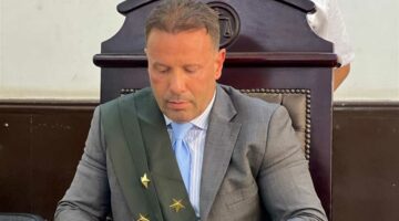«هو حلق ماما معاكي ؟».. سؤال الأشقاء لبعضهم بعد دفن الأم يكشف تفاصيل قتلها وسرقتها