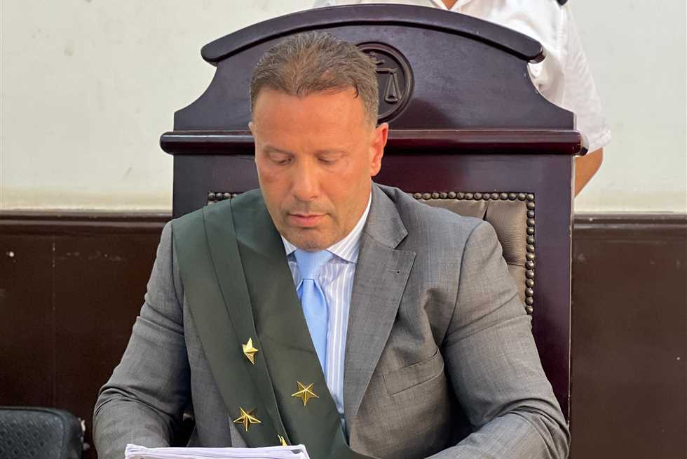 «هو حلق ماما معاكي ؟».. سؤال الأشقاء لبعضهم بعد دفن الأم يكشف تفاصيل قتلها وسرقتها