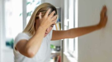 هشاشة الأظافر وبرودة القدمين.. ما هي علامات نقص الحديد في الجسم؟