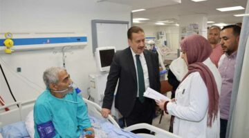 محافظ المنوفية يطمئن على الحالة الصحية لـ«آيات» آخر مصابي حادث كفر السنابسة