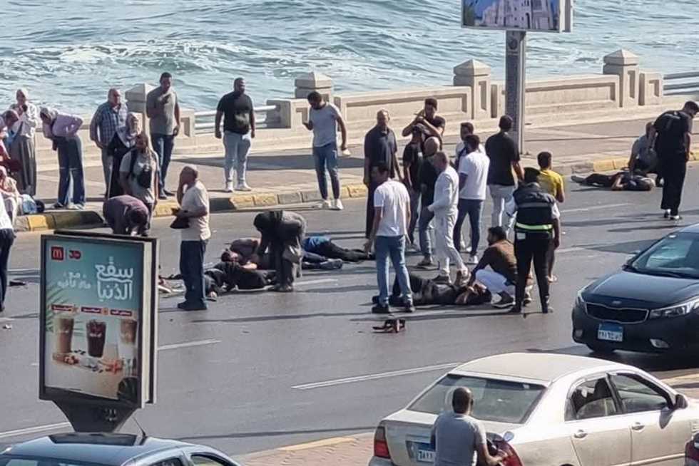 إصابة 8 أشخاص في انقلاب ميكروباص بطريق الكورنيش بالإسكندرية (صور)