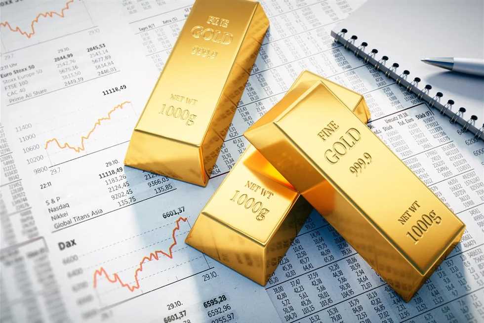 بعد قرار إقالة عضو «الاحتياطي الفيدرالي» تراجع محلي وعالمي لـ سعر الذهب (تقرير)
