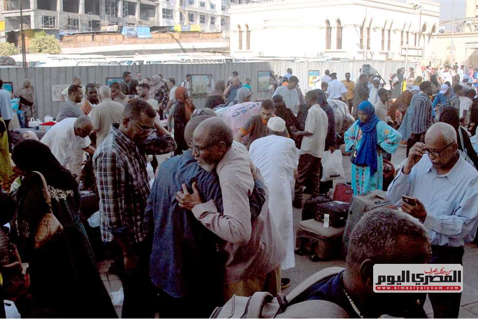 ركاب القطار الرابع للعودة الطوعية للسودان: «هتوحشونا يا مصريين» (صور)