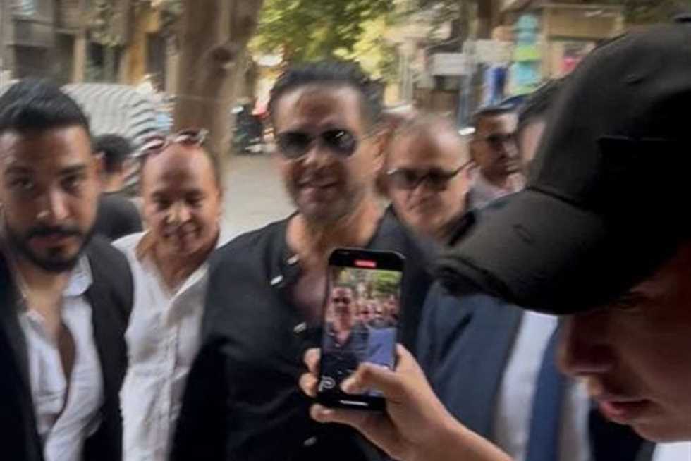 مصطفى كامل يستقبل راغب علامة ويشارك في التحقيق بأزمة قبلة الساحل الشمالي
