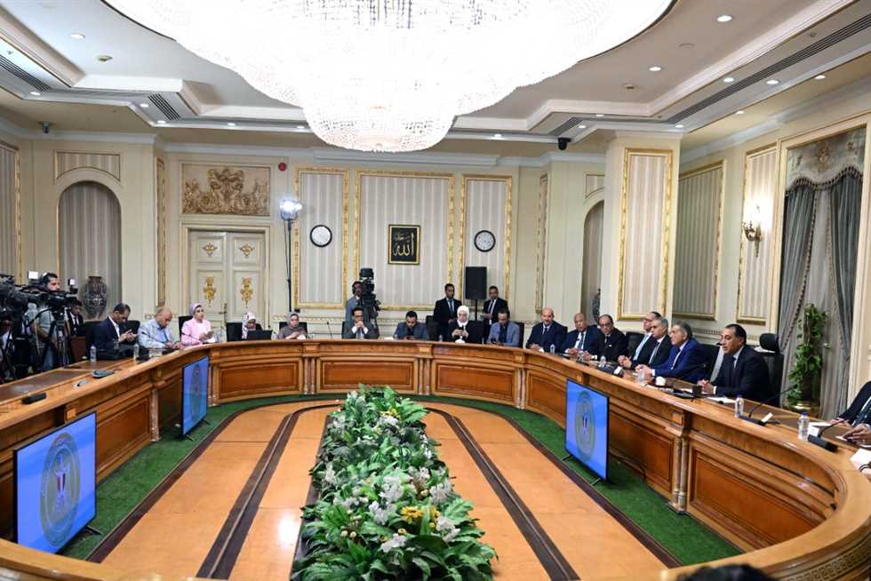 الحكومة: خصومات على السلع والخدمات تصل إلى 50% بالتعاون مع الغرف التجارية