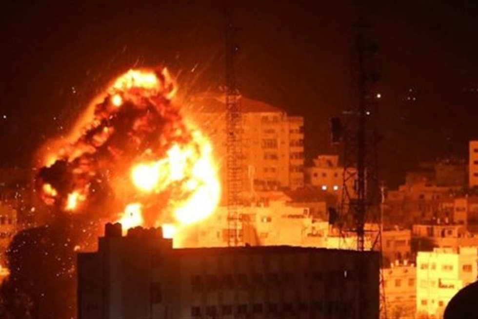 قصف إسرائيلي مكثف يستهدف مناطق جنوب حي الزيتون بغزة
