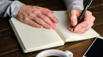 قدرات خاصة وتفوق في 4 ألعاب.. توقّع مستقبلك إذا كنت من أصحاب اليد اليسرى