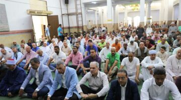 محافظ أسوان يؤكد ضرورة الاستماع لمطالب المواطنين ووضع الحلول العاجلة لها