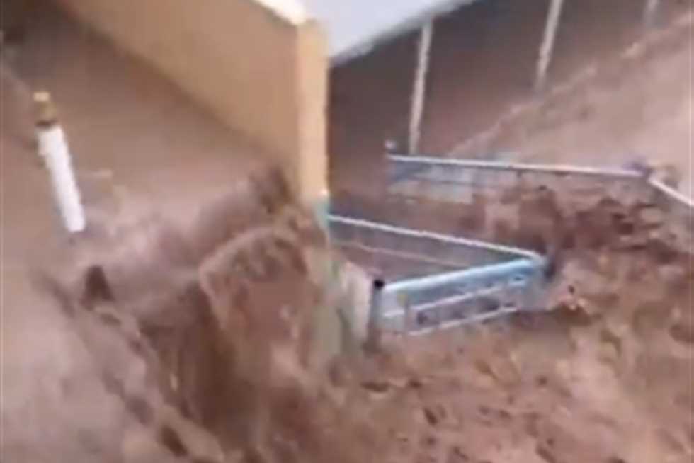 سقوط قتلى وتحطم مروحية إنقاذ بسبب أمطار غزيرة في باكستان (فيديو)