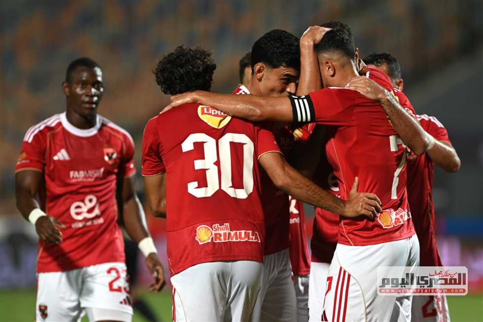 «الوحيد اللي يعوض إمام عاشور».. وليد صلاح الدين يتغزل في نجم الأهلي (فيديو)