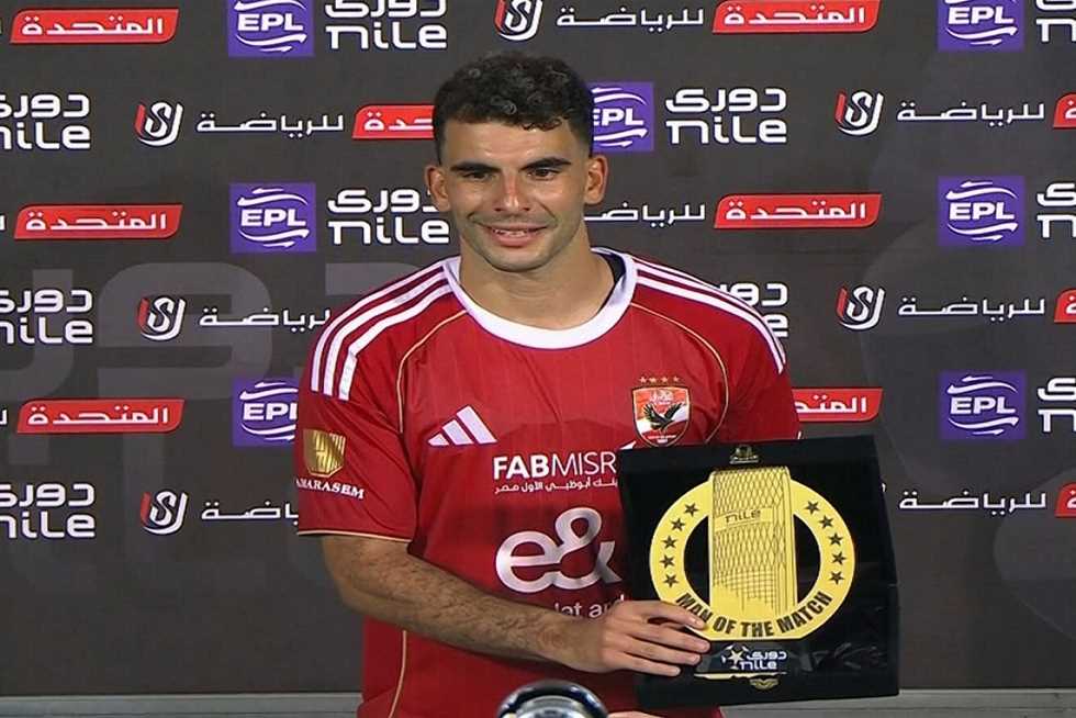 أحمد زيزو يحصد جائزة رجل مباراة الأهلي وفاركو