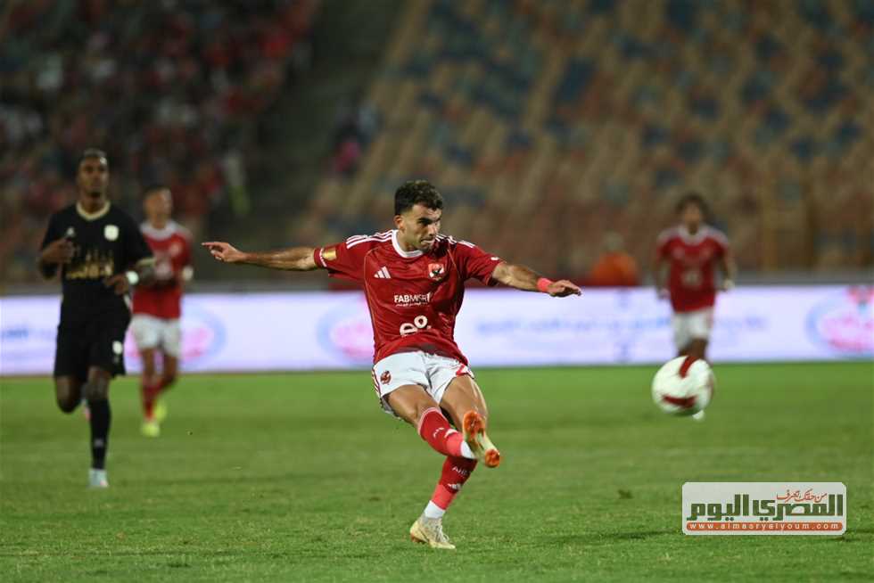 «أمل القلعة البيضاء».. أيمن يونس يتغنى بـ نجم الزمالك وتعليق مثير بشأن زيزو