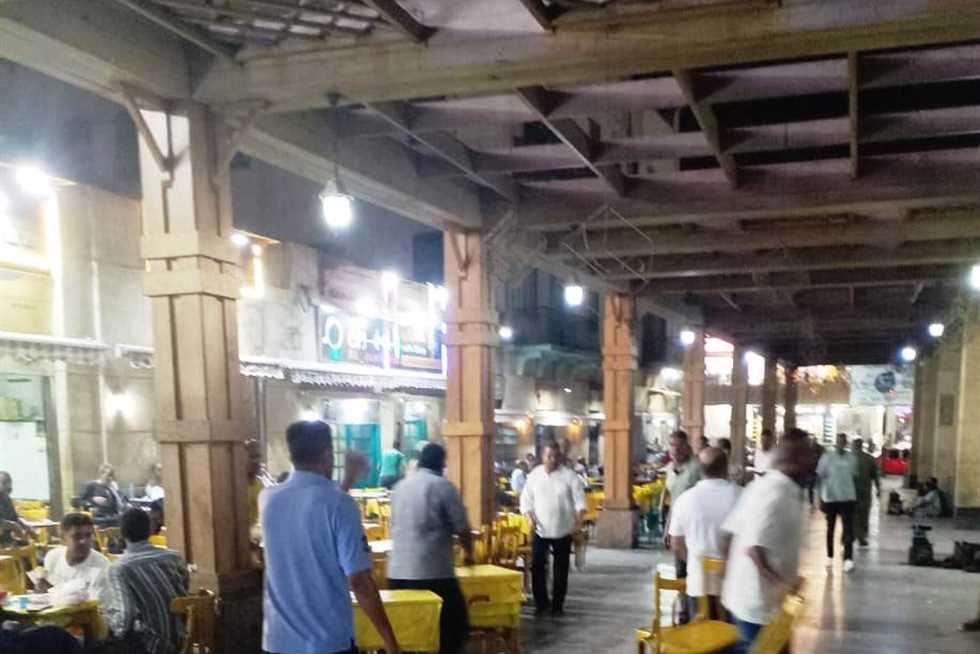 غلق وتشميع 6 محلات مخالفة في حملة مكبرة بأحياء مدينة أسوان