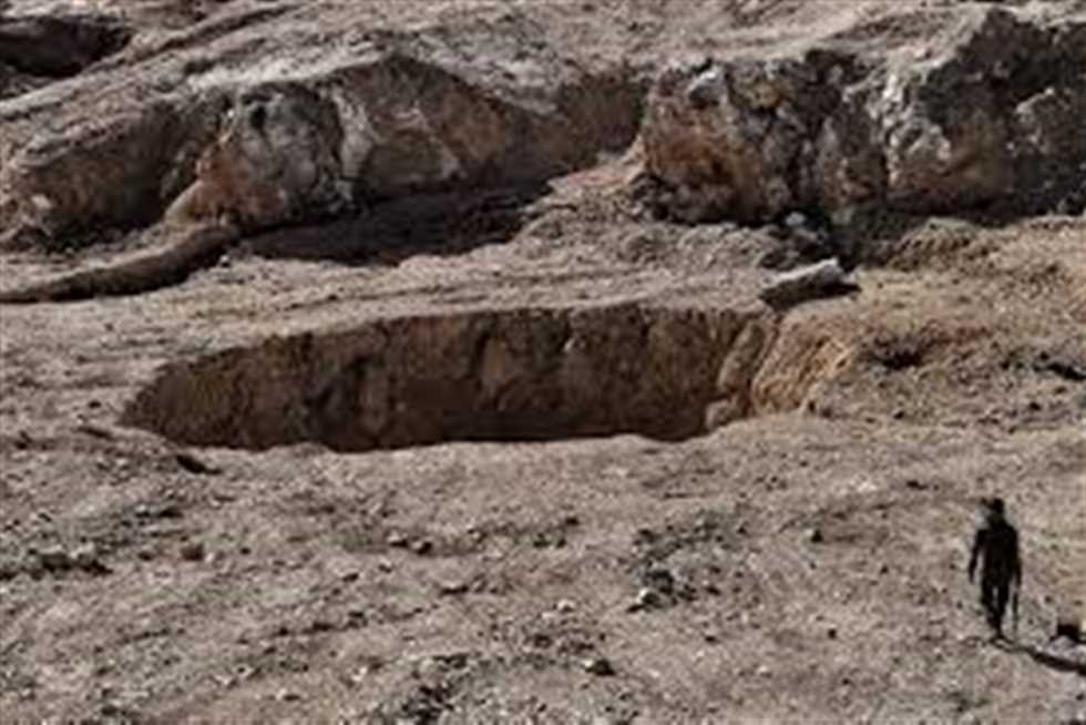 تحوي 4000 جثة.. العراق يبدأ التنقيب في أكبر مقبرة جماعية تابعة لـ داعش
