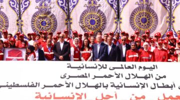 وزيرة التضامن من المركز اللوجستي للهلال الأحمر: «نحن لا نُرسل إلى غزة أطنان مساعدات فقط.. بل نُرسل رسائل حب ودعم»