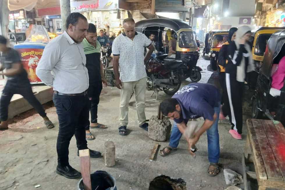 هبوط أرضي مفاجئ بشارع الجمهورية في بني مزار بالمنيا