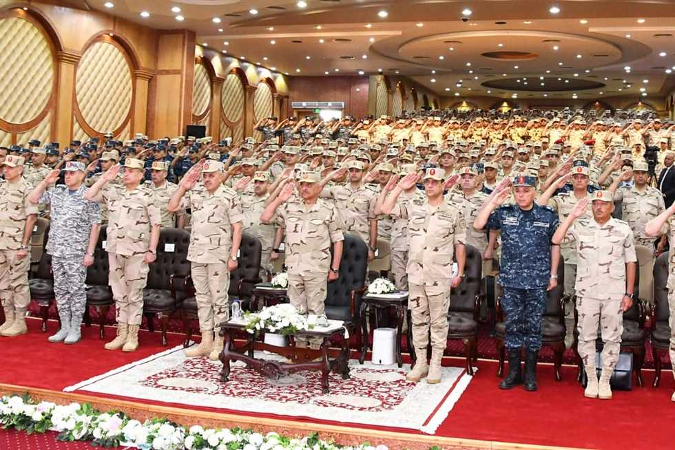 وزير الدفاع يلتقي بعدد من مقاتلي المنطقة الشمالية العسكرية