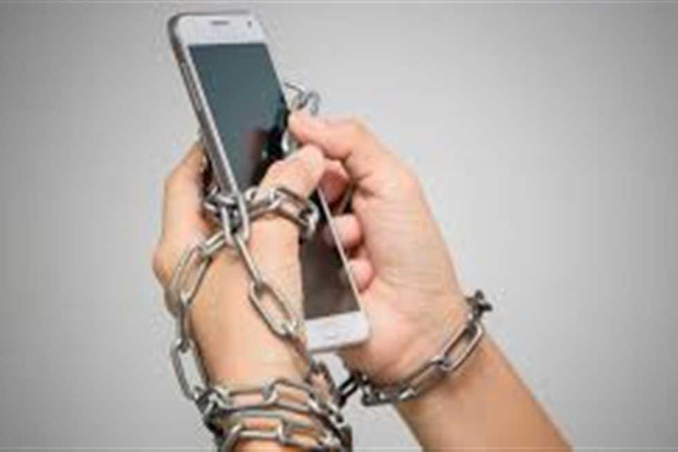 7 طرق للتخلص من إدمان الهاتف.. اقفل تليفونك ونام
