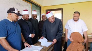 «رئيس المعاهد الأزهريّة» يتابع امتحانات «الدور الثاني» للثانوية بأسوان
