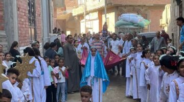 احتفالات بمولد العذراء داخل قريتى منهري ودير الحرنوس في المنيا (صور)