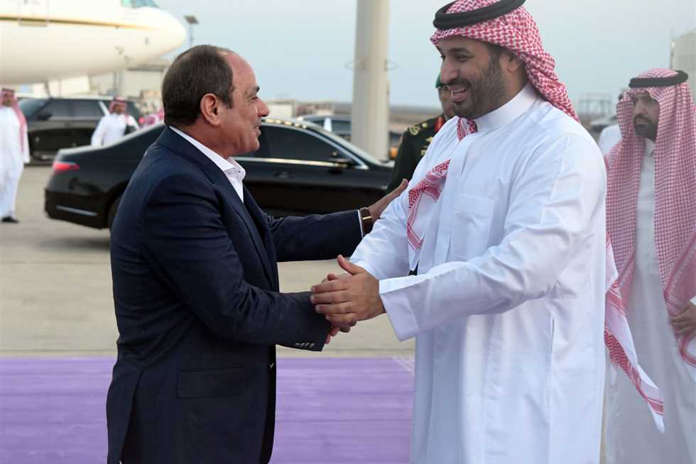 السيسي يعود إلى القاهرة بعد مباحثات موسعة واجتماع ثنائي مع ولي العهد السعودي