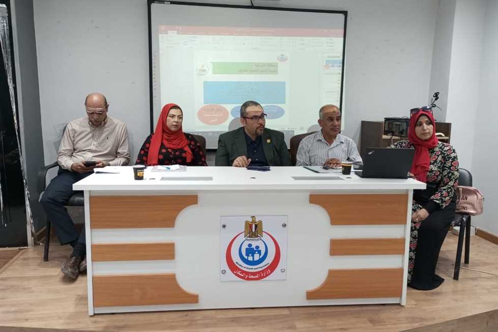 وكيل «صحة الشرقية» يبحث خطة السلامة والصحة المهنية وآليات تطبيقها بالمنشآت الطبية
