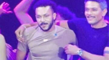 «عايز أشكره».. آسر ياسين يصعد على المسرح خلال حفل ويجز بمهرجان العلمين.. ما القصة؟