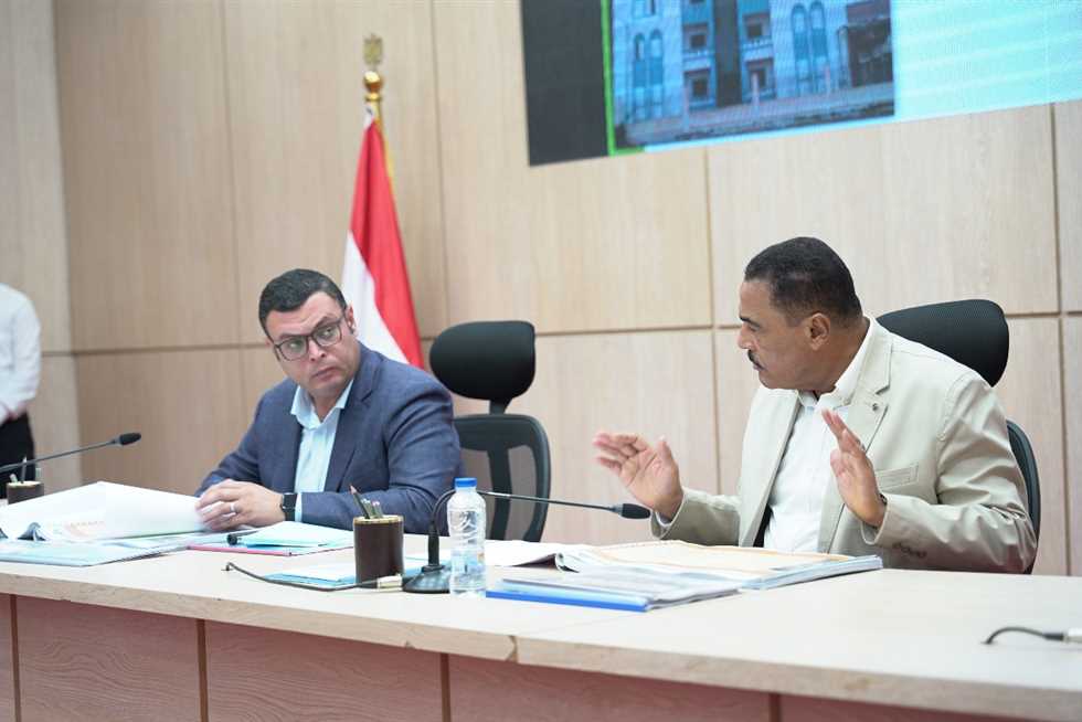 وزير الإسكان يوجه بضغط الأعمال بالمشروعات الجاري تنفيذها في مطروح