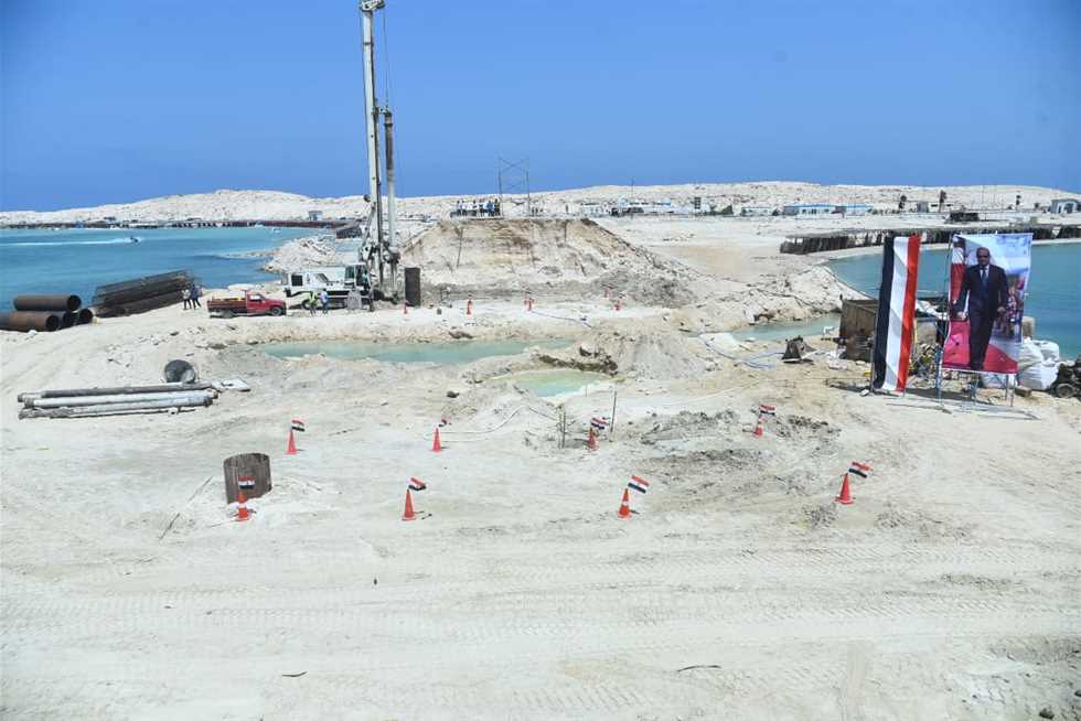 وزير الإسكان ومحافظ مطروح يتفقدان مشروع إحلال وتجديد كوبري روميل ومحطة معالجة الصرف الصحي