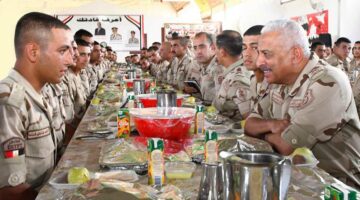 وزير الدفاع يلتقي عدد من مقاتلي المنطقة الغربية العسكرية